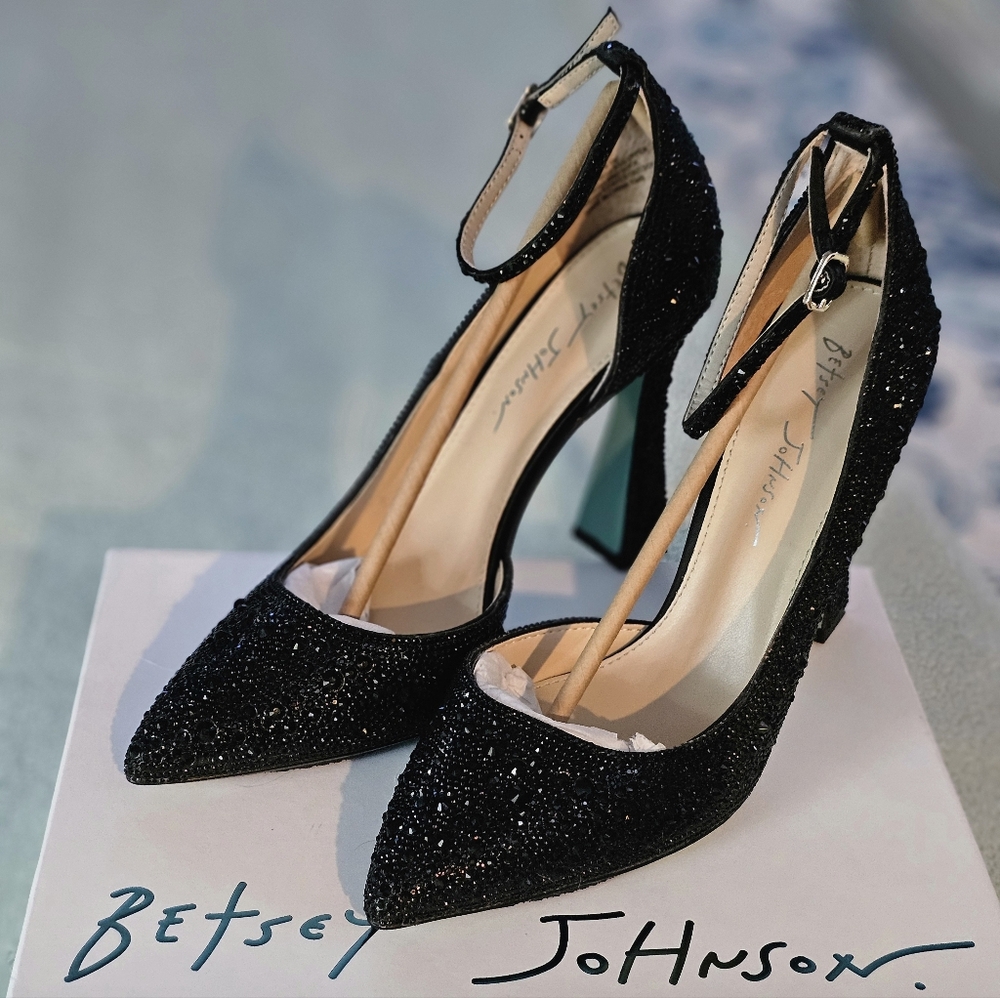 Betsey Johnson BLK Ramsy Pumps